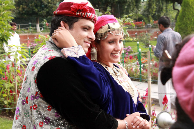 Honeymoon Couple Kashmir